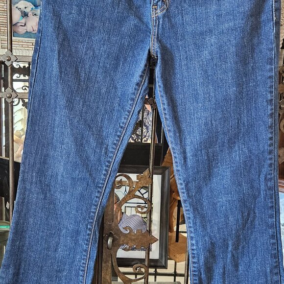 Classic Levi's 526 Slender Boot Cut Denim Jeans Women's 10M Dark Wash - Picture 13 of 14